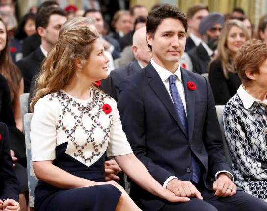 Justin Trudeau and his wife Sophie Gregoire hold hands before he is sworn-in as Canada's 23rd prime minister during a ceremony at Rideau Hall in Ottawa November 4, 2015.  REUTERS/Chris Wattie